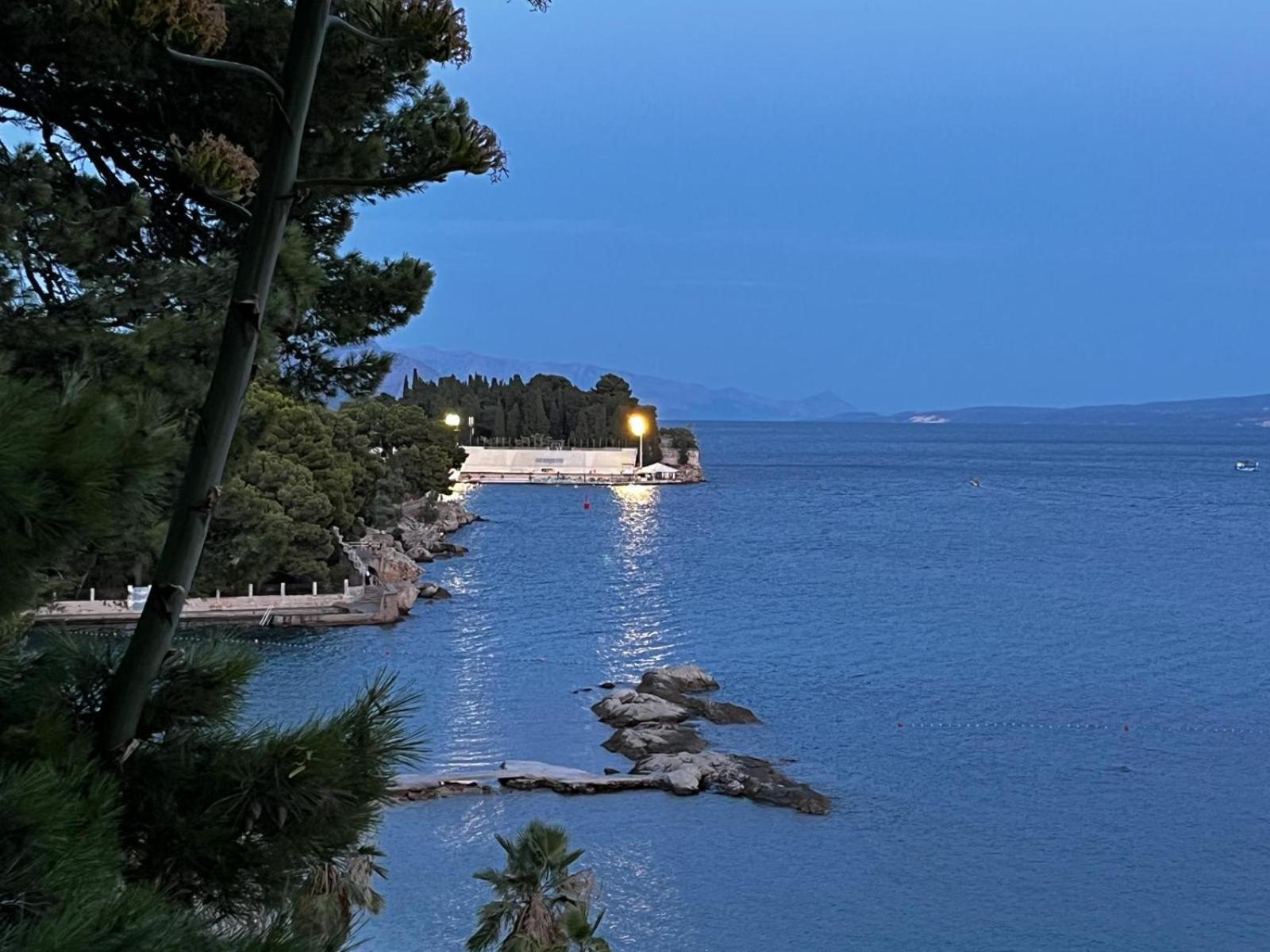 Meje Seafront *